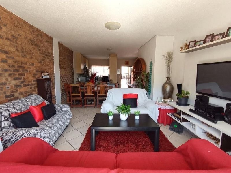 Neat Corner Apartment Offering Comfort Convenience And Great Value - Photo 2