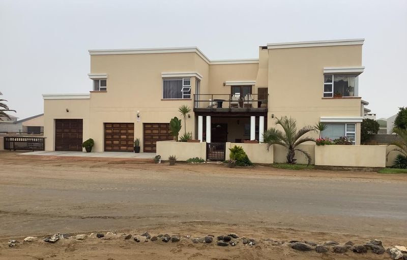 3 Bedroom house with flat for sale - Henties Bay