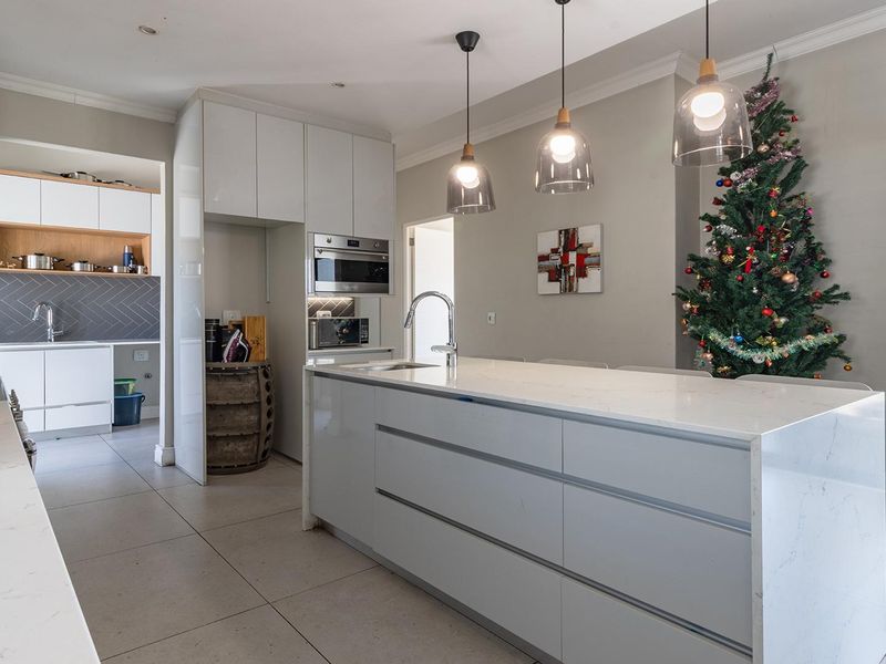 BEAUTIFUL Family home situated in Sitari Country Estate For Sale - Photo 4