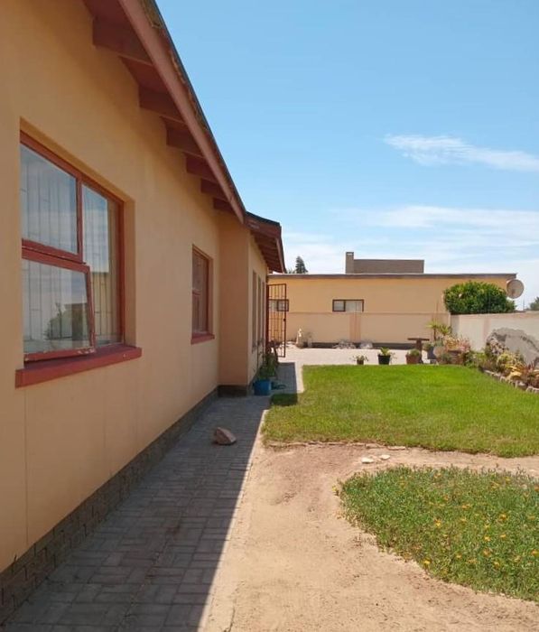 Property #2485990, House For Sale in Henties Bay Central