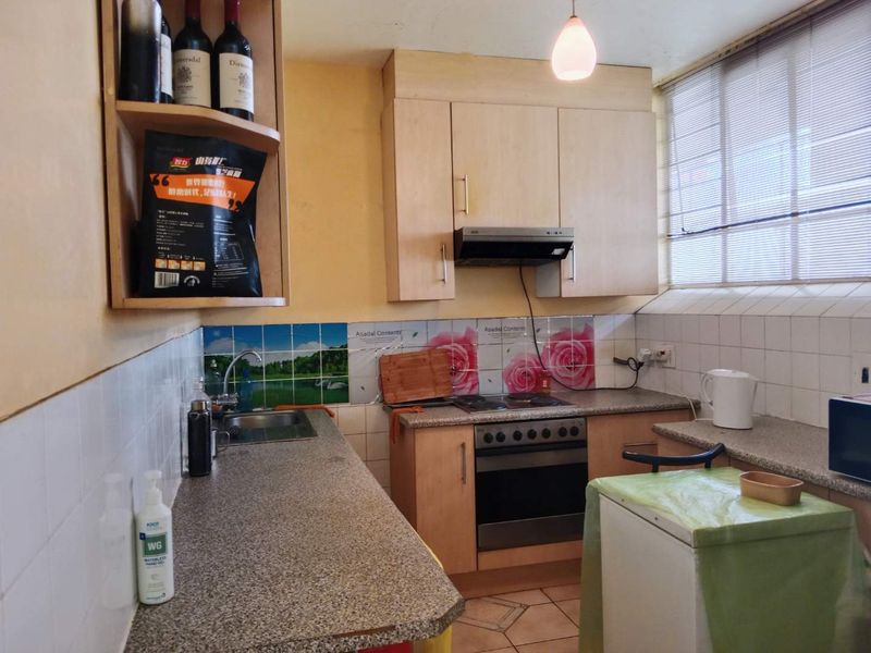 Prime Location Spacious Duplex, Incredible Potential - Photo 8