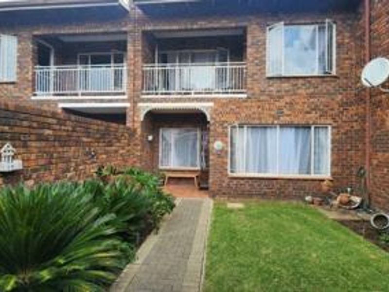 Exquisite Pet-Friendly Duplex Unit with 3 Bedrooms for Sale in Bracken - Photo 1
