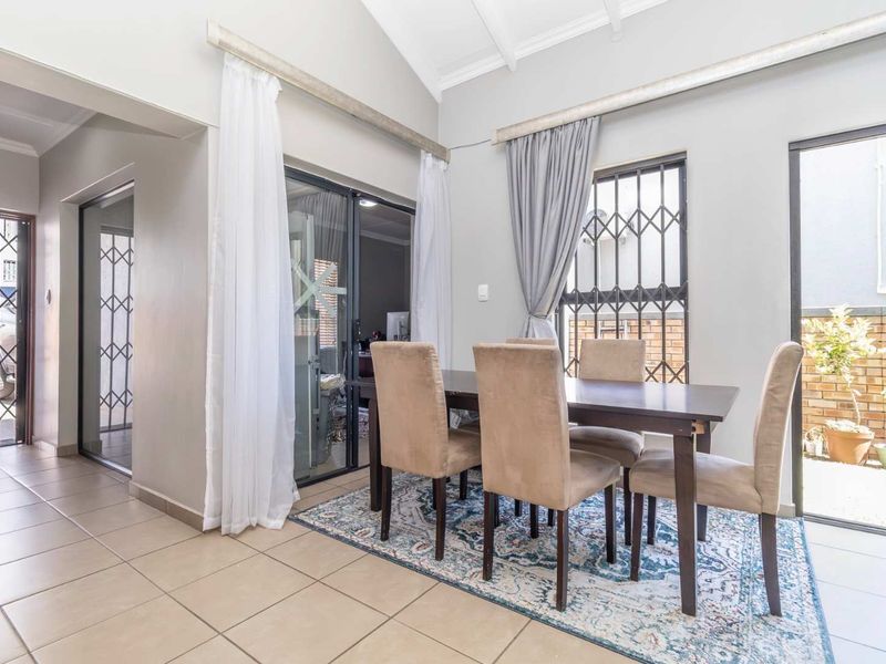 Warning: One viewing and you’re moving in! - Photo 2