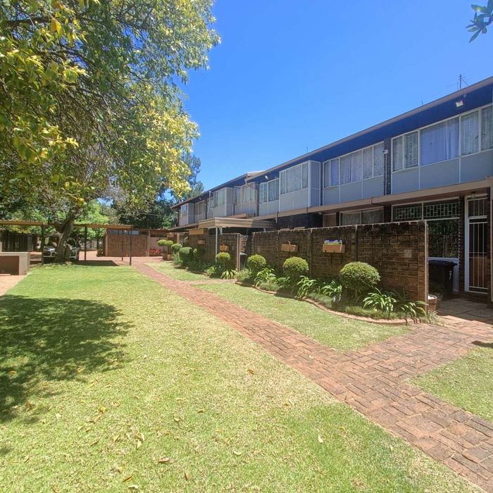 Property #2194704, Townhouse For Sale in Clubview