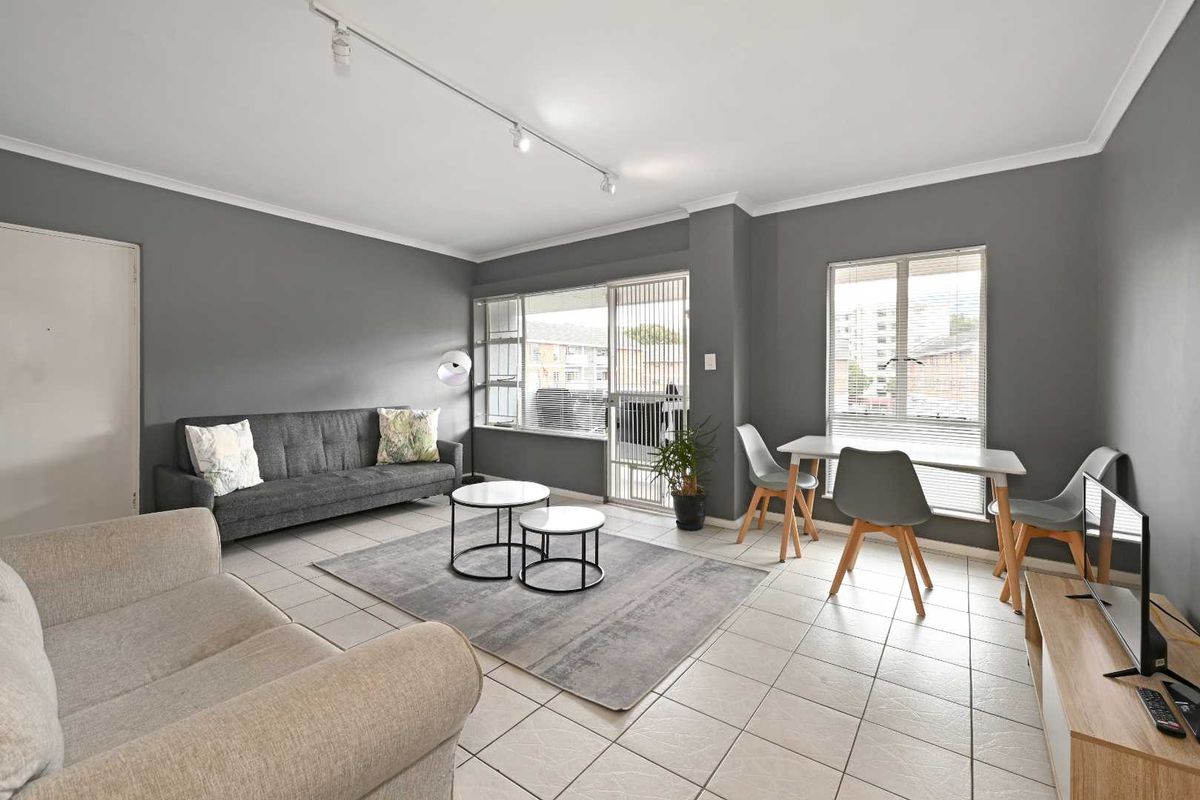 Spacious Two-Bedroom Apartment with Parking Bay - Photo 4