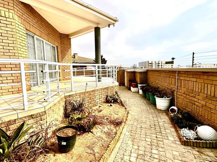 Property #2484481, Townhouse For Sale in Vogelstrand