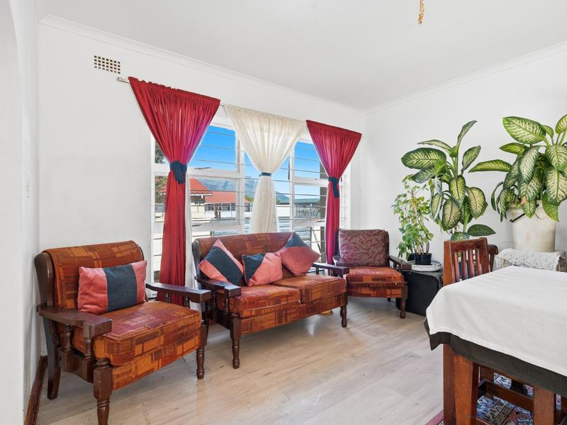 FREE STANDING CORNER HOME - 3 BEDROOMS - 2 BATHROOMS - BROOKLYN - Photo 5