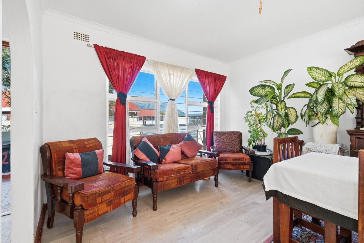 FREE STANDING CORNER HOME - 3 BEDROOMS - 2 BATHROOMS - BROOKLYN - Photo 5