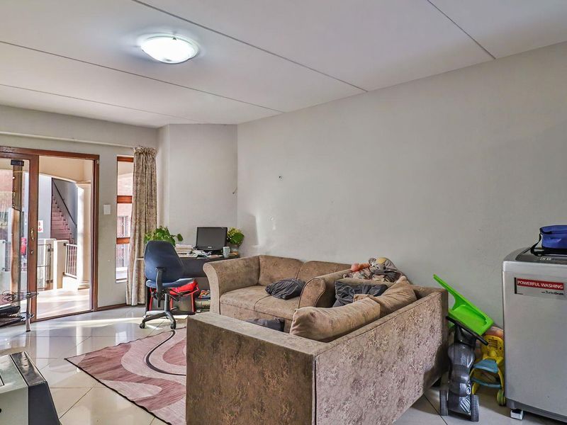 Fibre-Ready 2-Bedroom Apartment with Pool Access in Little Falls - Photo 6