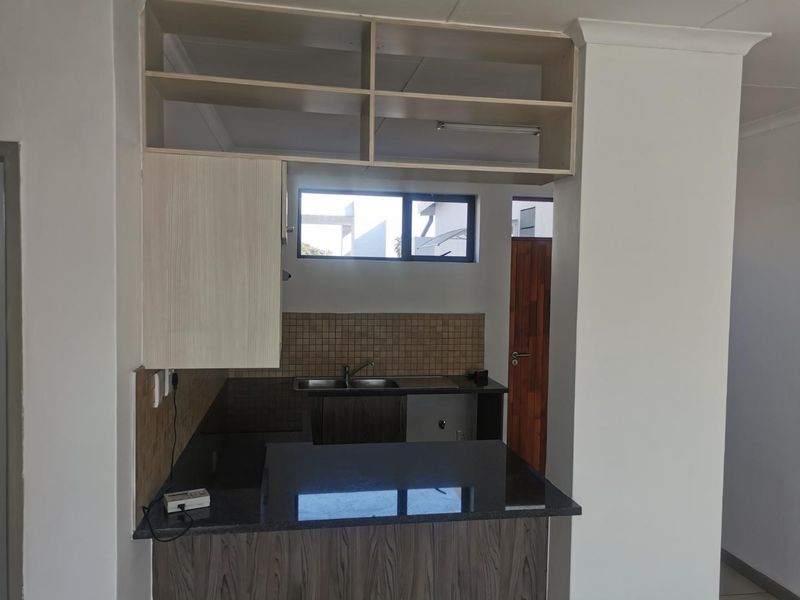 Stunning 2 bed, 2 bath apartment in Elardus Park - Photo 3