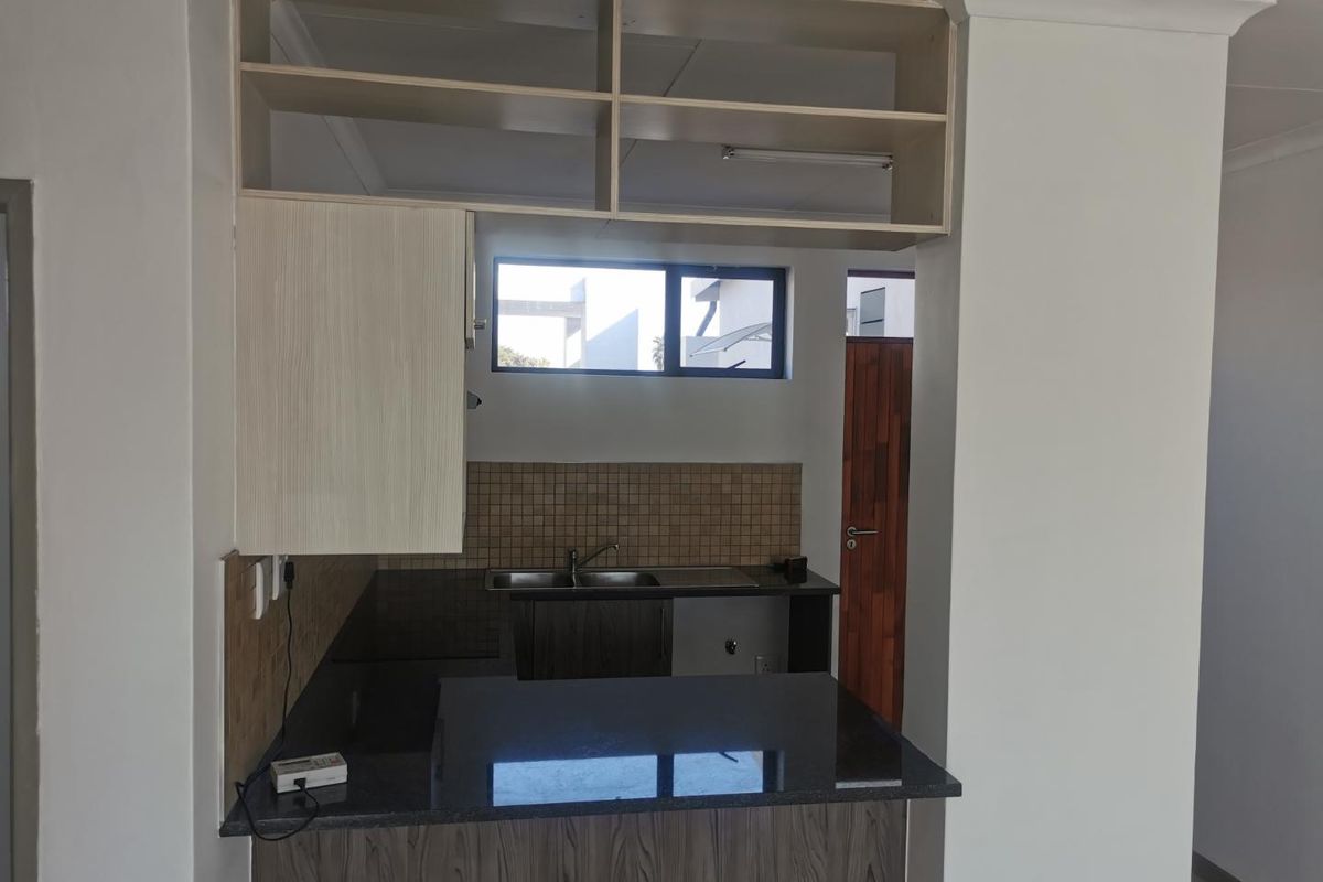 Stunning 2 bed, 2 bath apartment in Elardus Park - Photo 3