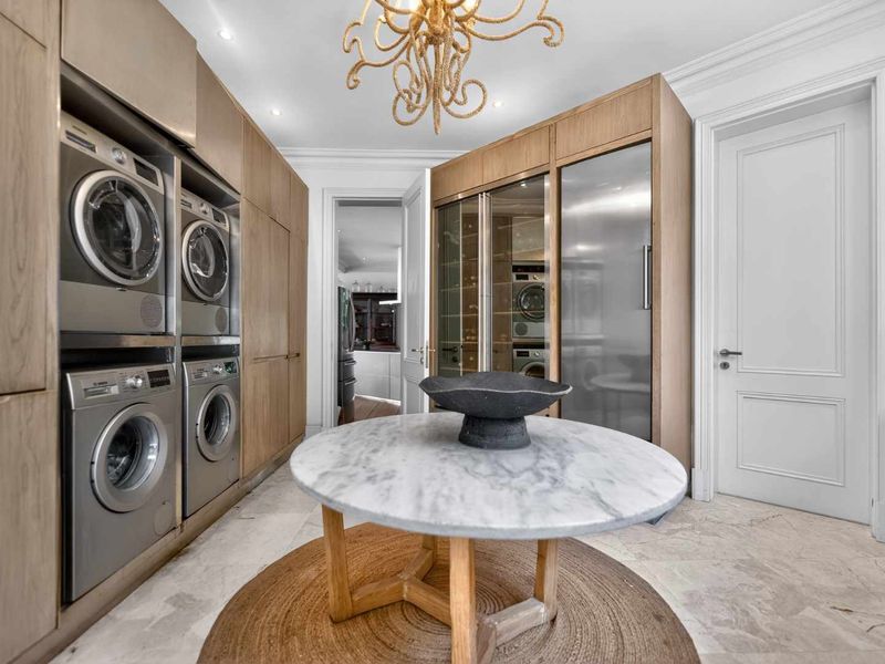 Classic Home with a modern twist,  Entertainers Dream - Photo 8