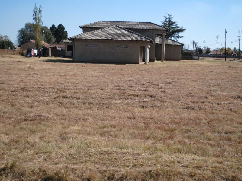 Lovely Corner Stand to build your dream home. - Photo 2