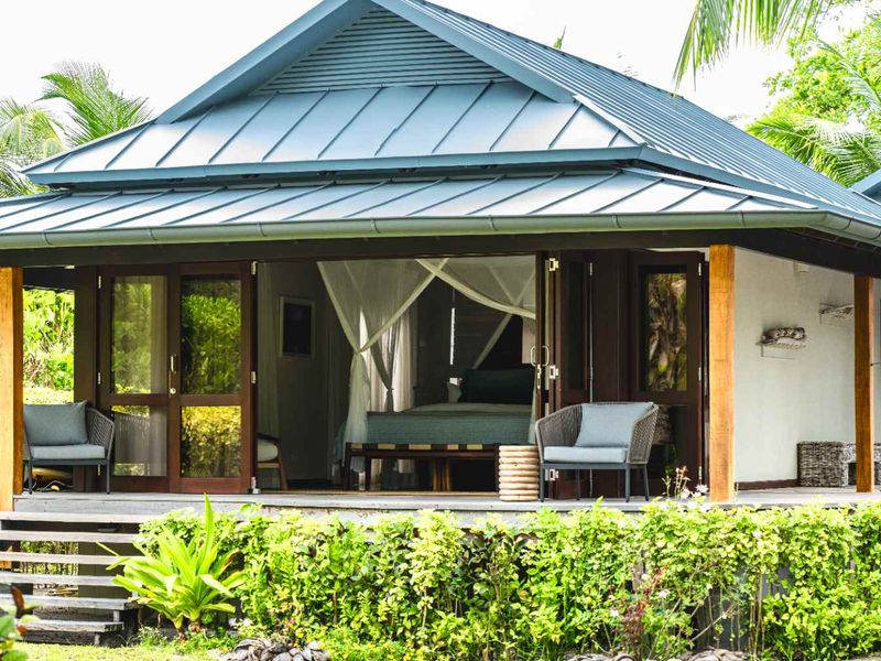 EXCEPTIONAL PRIVATE BEACH VILLA ON THE IDYLLIC DESROCHES ISLAND - Photo 3