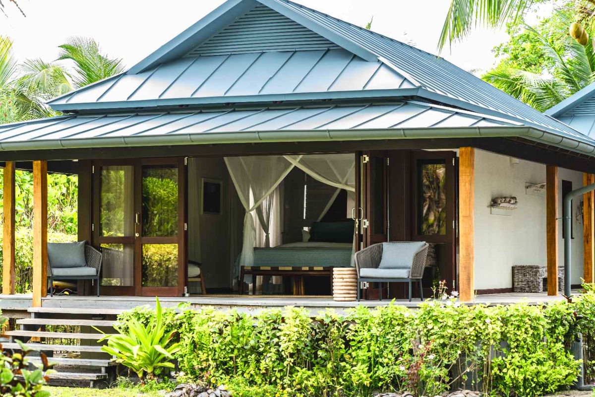 EXCEPTIONAL PRIVATE BEACH VILLA ON THE IDYLLIC DESROCHES ISLAND - Photo 3