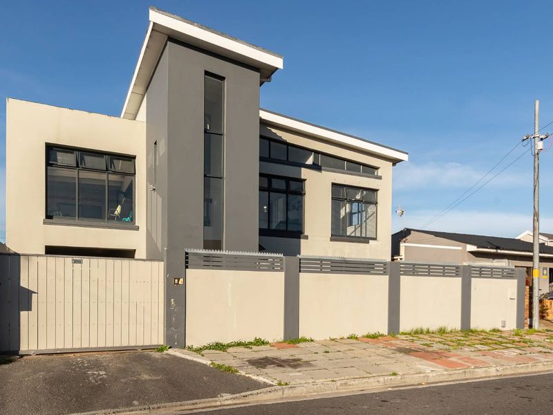 Location, Modern , Income generating - Photo 1