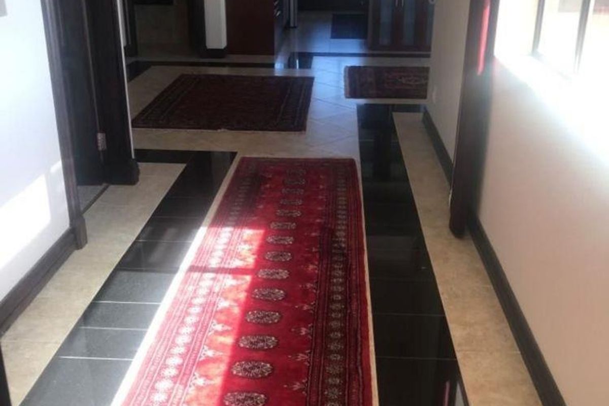 TO LET- FULLY FURNISHED 4 BEDROOM HOUSE IN VOGELSTRAND SWAKOPMUND, NAMIBIA - Photo 4