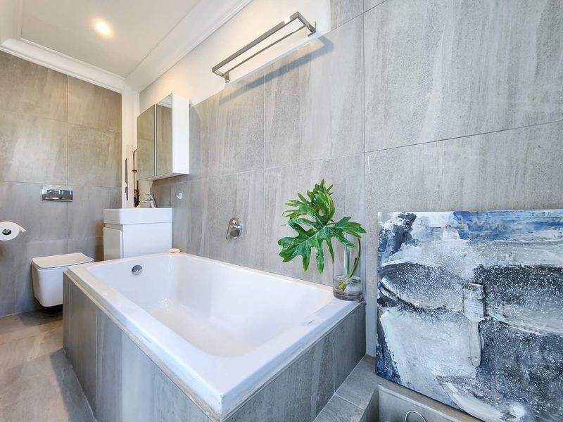 Renovated 3-Bedroom Townhouse in Fresnaye - Photo 5