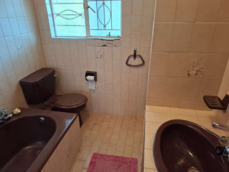 Solid Home in Mulbarton. Bargain at R1,695M - Photo 8