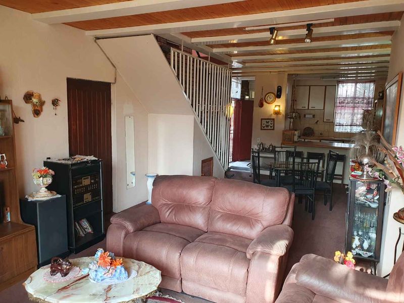 No Transfer Duty Linmeyer Gardens Sectional Title Facebrick Spacious Duplex - Photo 6