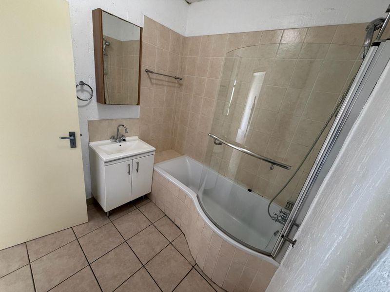 Sunny One Bed Garden Apartment - Photo 6