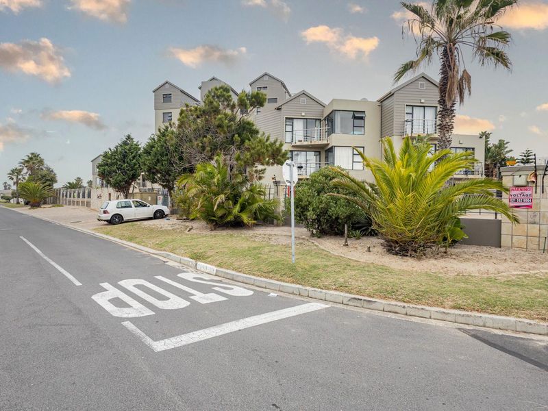 Welcome to Your Coastal Haven – A Warm and Inviting Ground Floor Apartment Just Moments from the Beach! - Photo 5