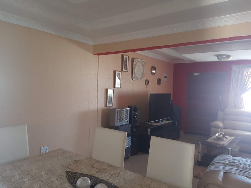 Familly home with a cottage on a big Yard - Photo 10