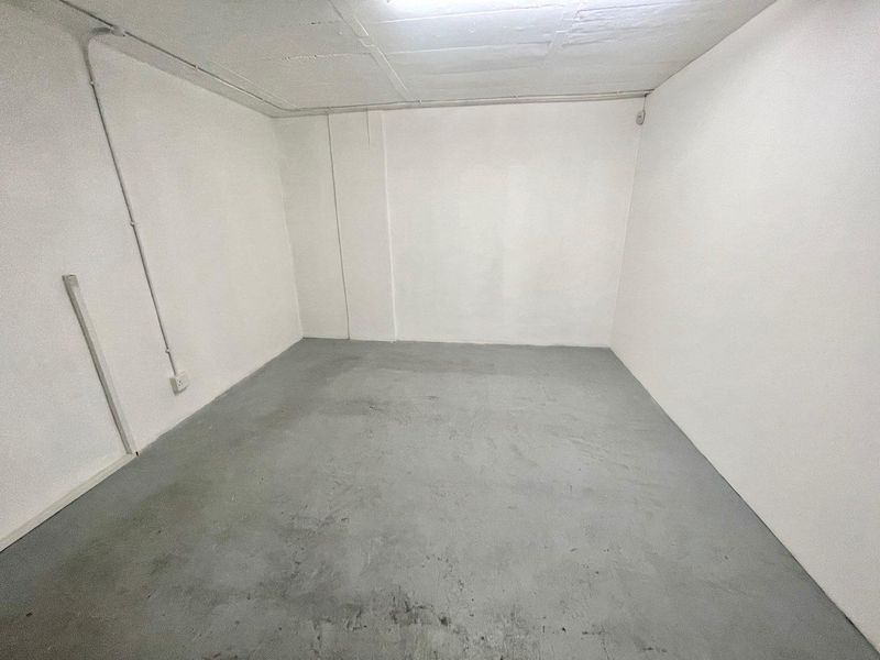 Hendra - Prime Retail Space to Let in Busy Durban North Shopping Centre - Photo 9