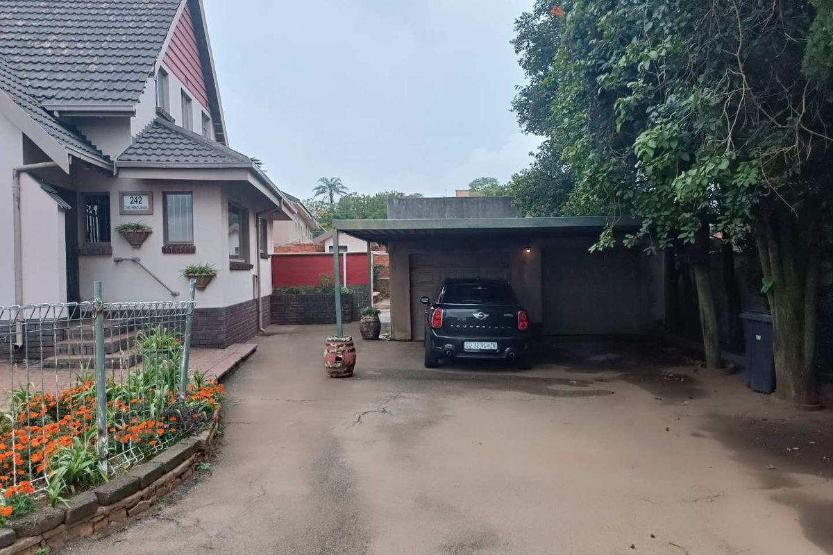 🔥 TWO HOMES IN ONE! Luxury 5-Bedroom Family Estate with Flatlet, Pool & Entertainment Area – Exceptional Value Near the N1 🔥 - Photo 4