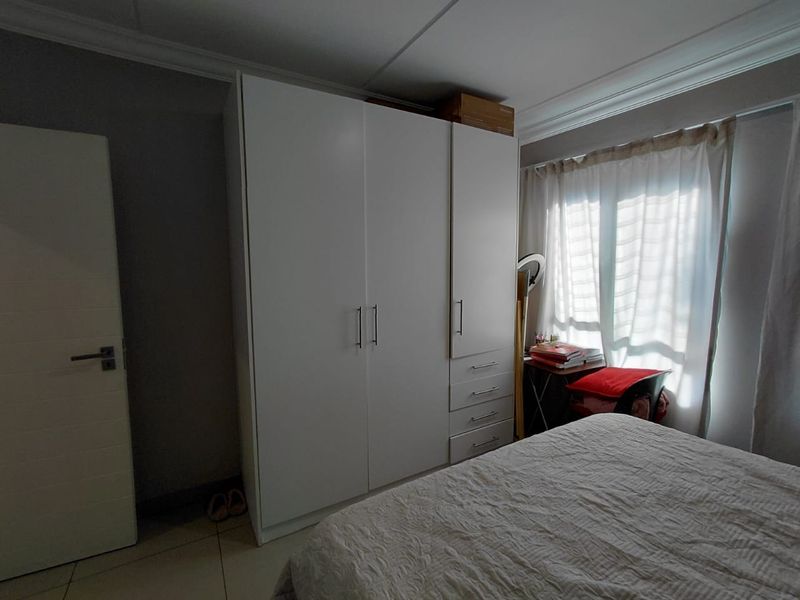 Charming 2-Bedroom Apartment in Birchwood Village - Photo 8