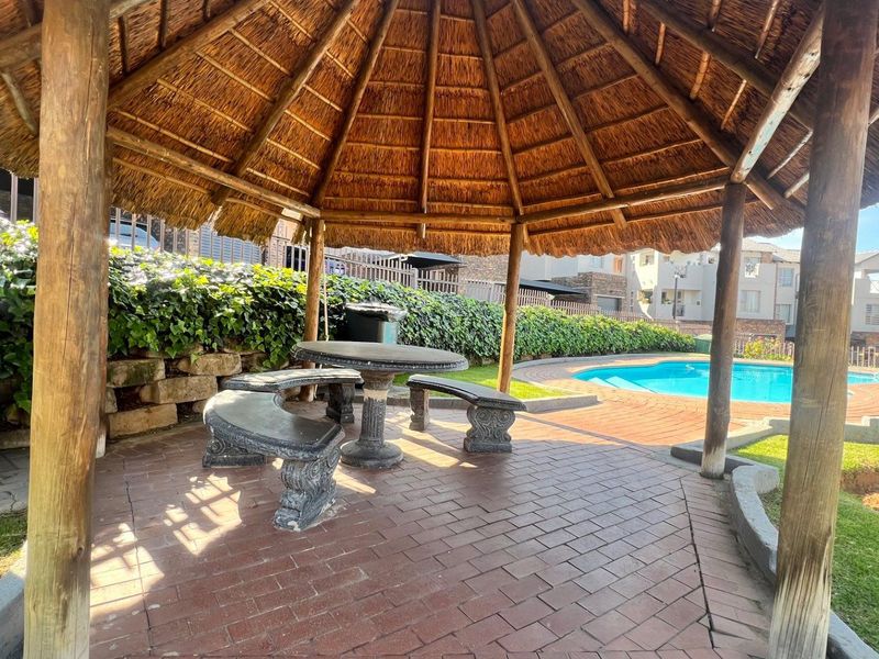 2 bed Townhouse with Modern Charm and Balcony Views - Photo 4