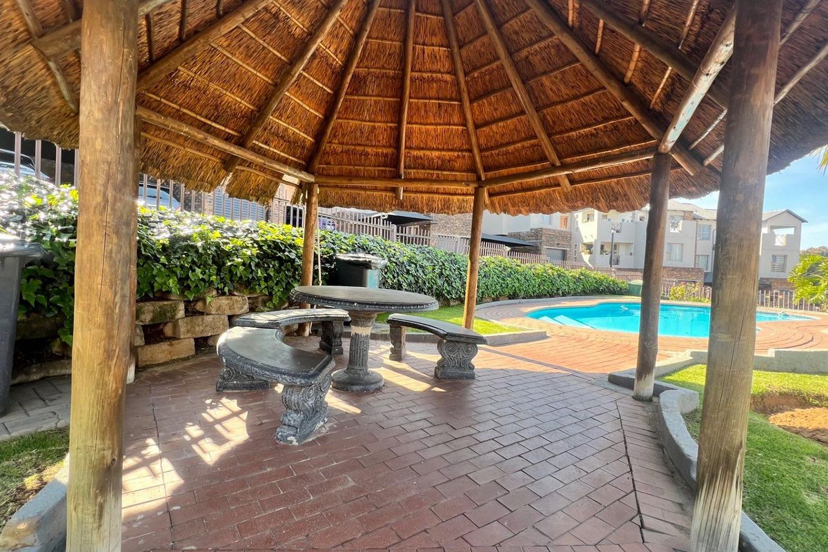 2 bed Townhouse with Modern Charm and Balcony Views - Photo 4