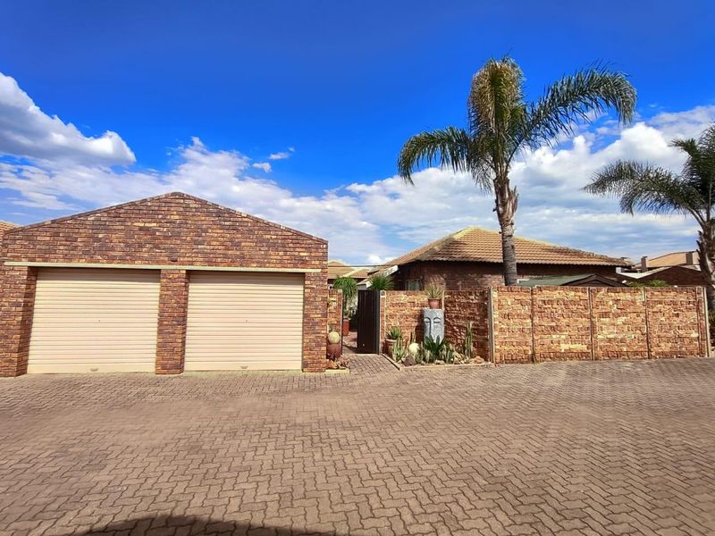 Modern 2-Bedroom Simplex for Sale in Andeon, Pretoria West – R850,000 - Photo 3