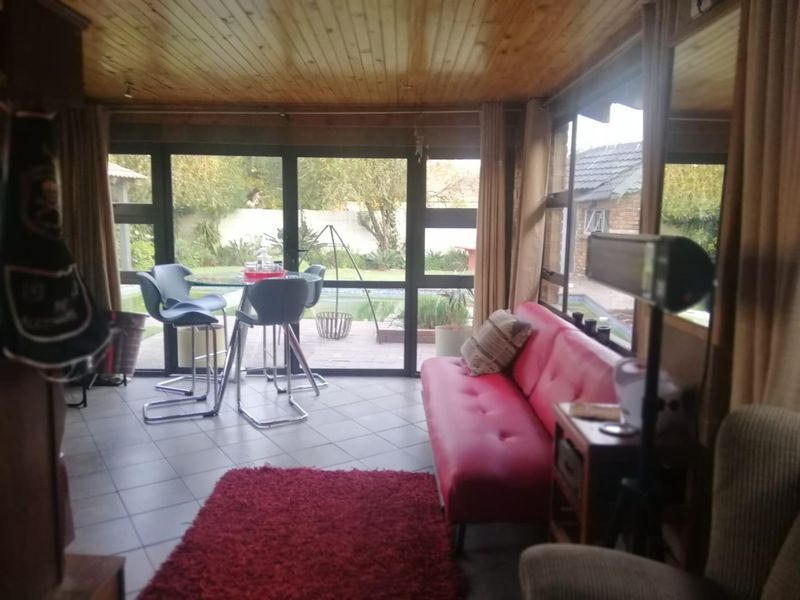 Spacious Family home with Flat for Sale - Photo 4