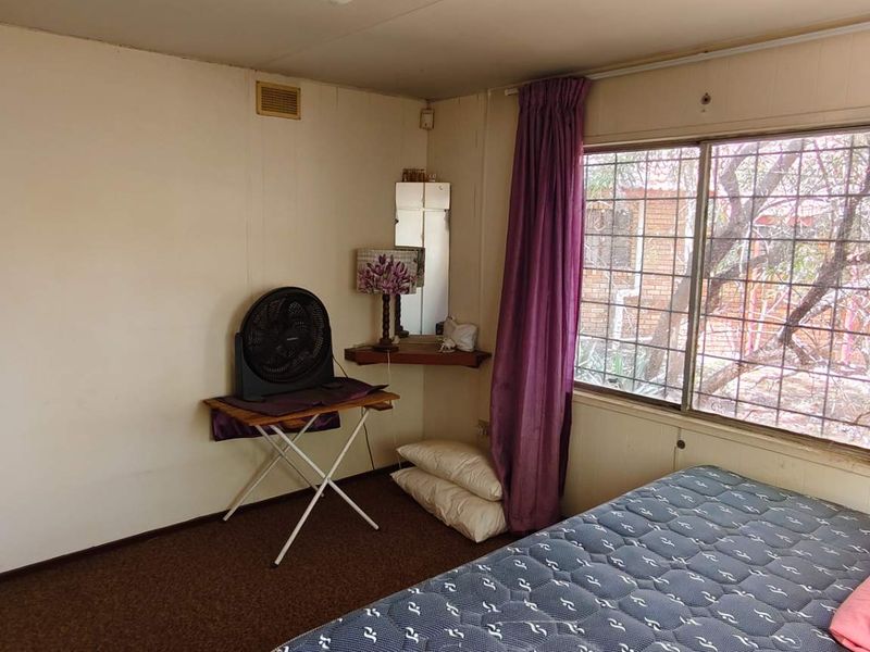 Charming Brick-Cladded Container Home: Perfect for Holiday Getaways or Small Families - Photo 10