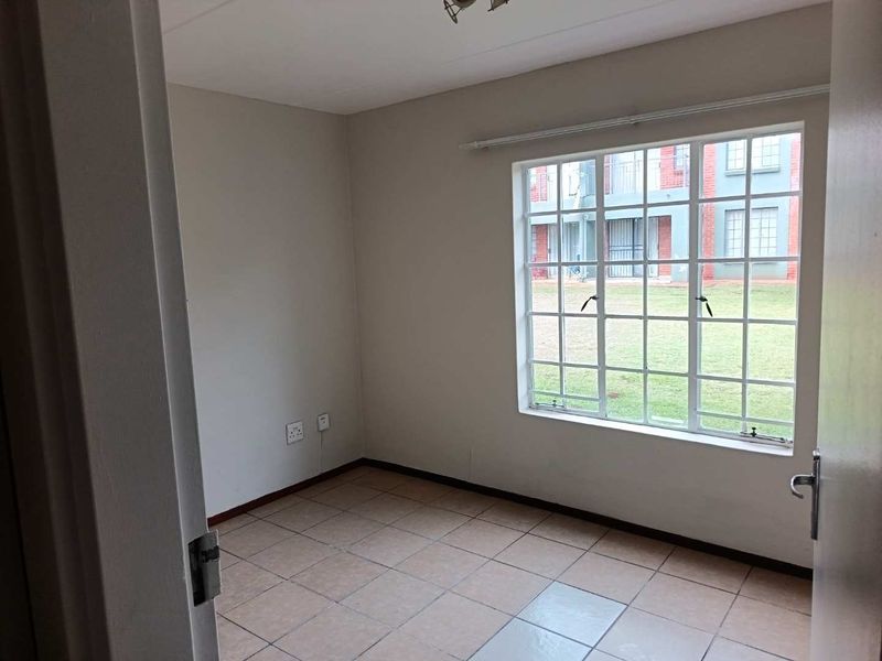 Ground Floor Apartment to Rent in Theresapark Estate | R5 300 - Photo 5