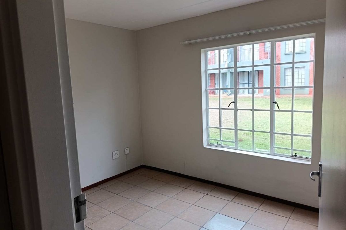 Ground Floor Apartment to Rent in Theresapark Estate | R5 300 - Photo 5
