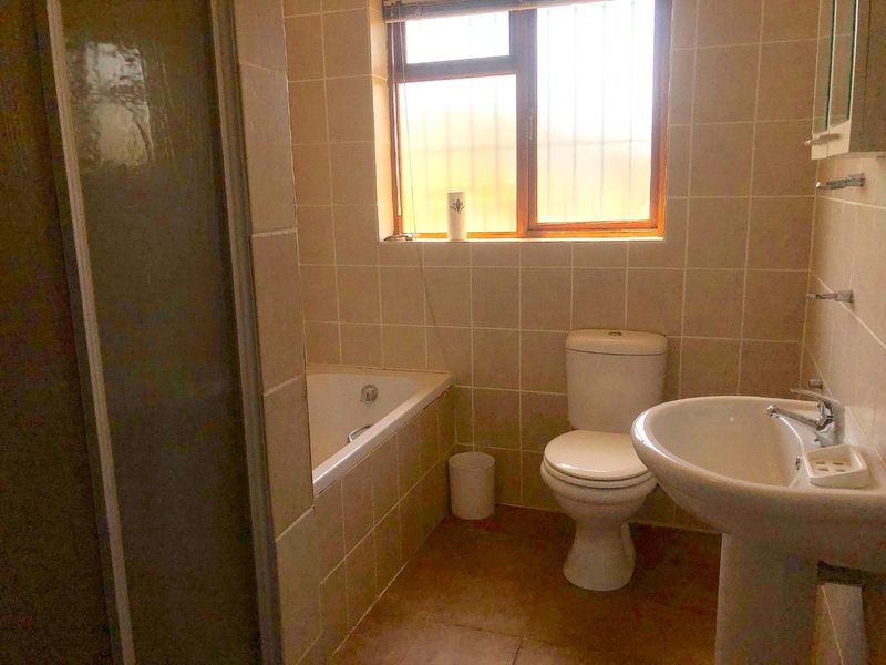 Charming Bot River Home: Country Living - Photo 8