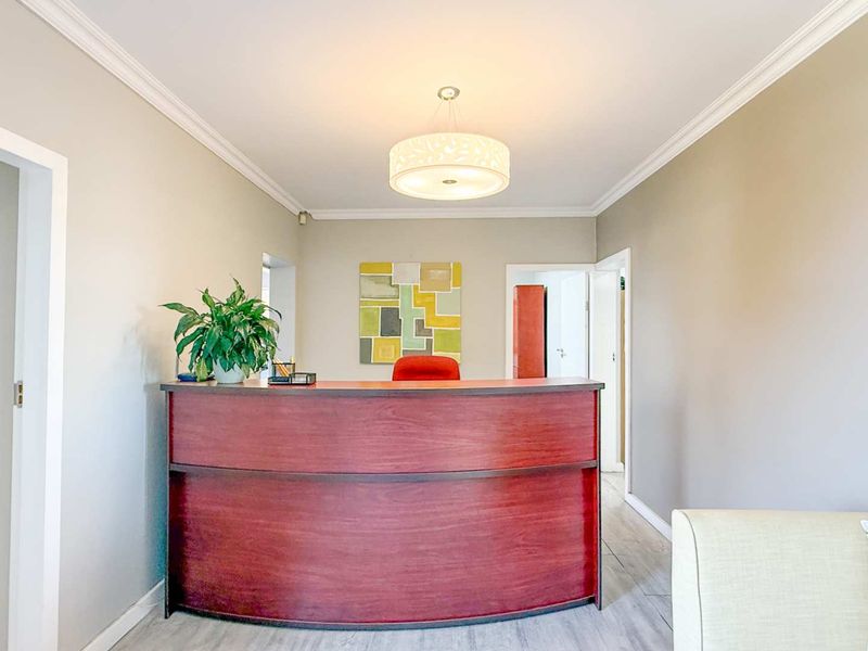 Offices plus Penthouse Apartment - Photo 3