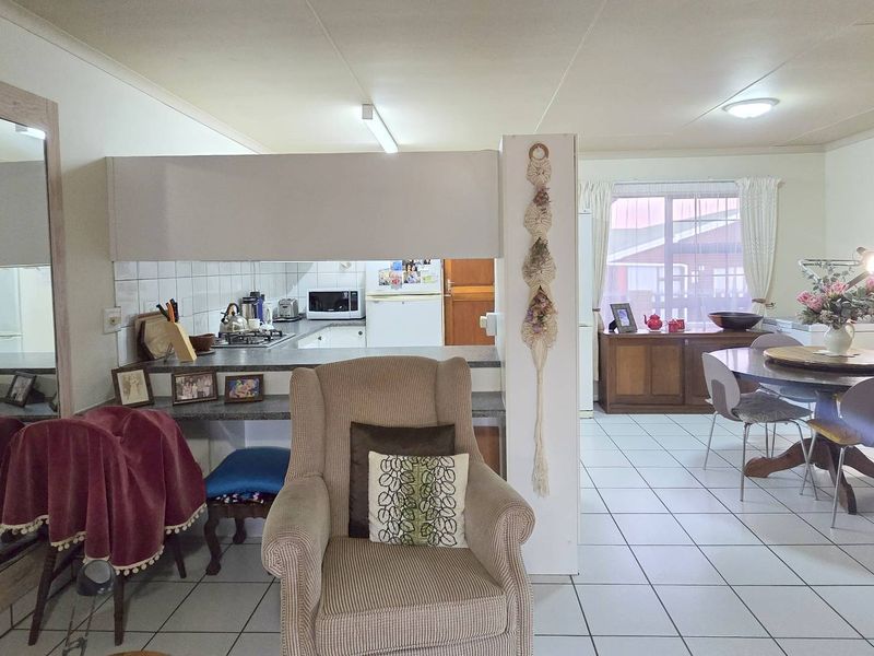 Retirement Village - Fonteine Park - Two Bedroom Home for Sale in a Lifestyle Estate for over 50's! - Photo 9