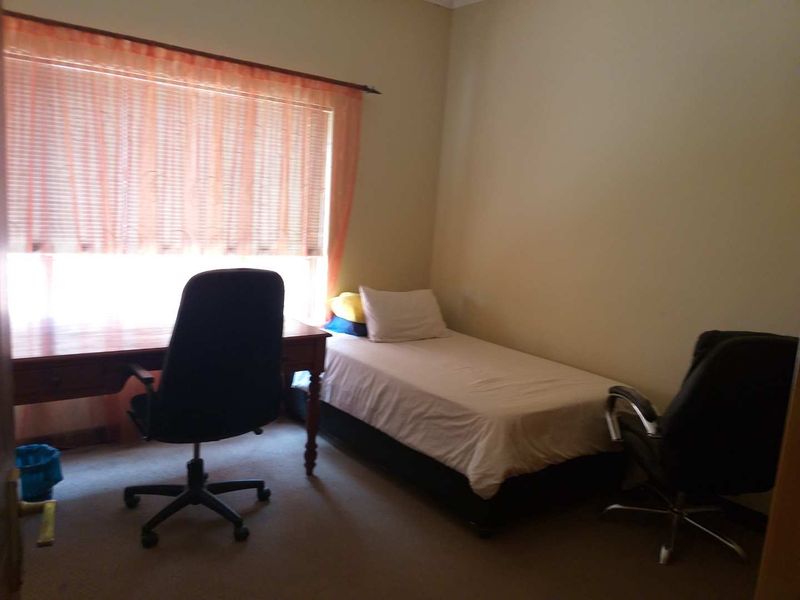 BACK ON MARKET - - Photo 3