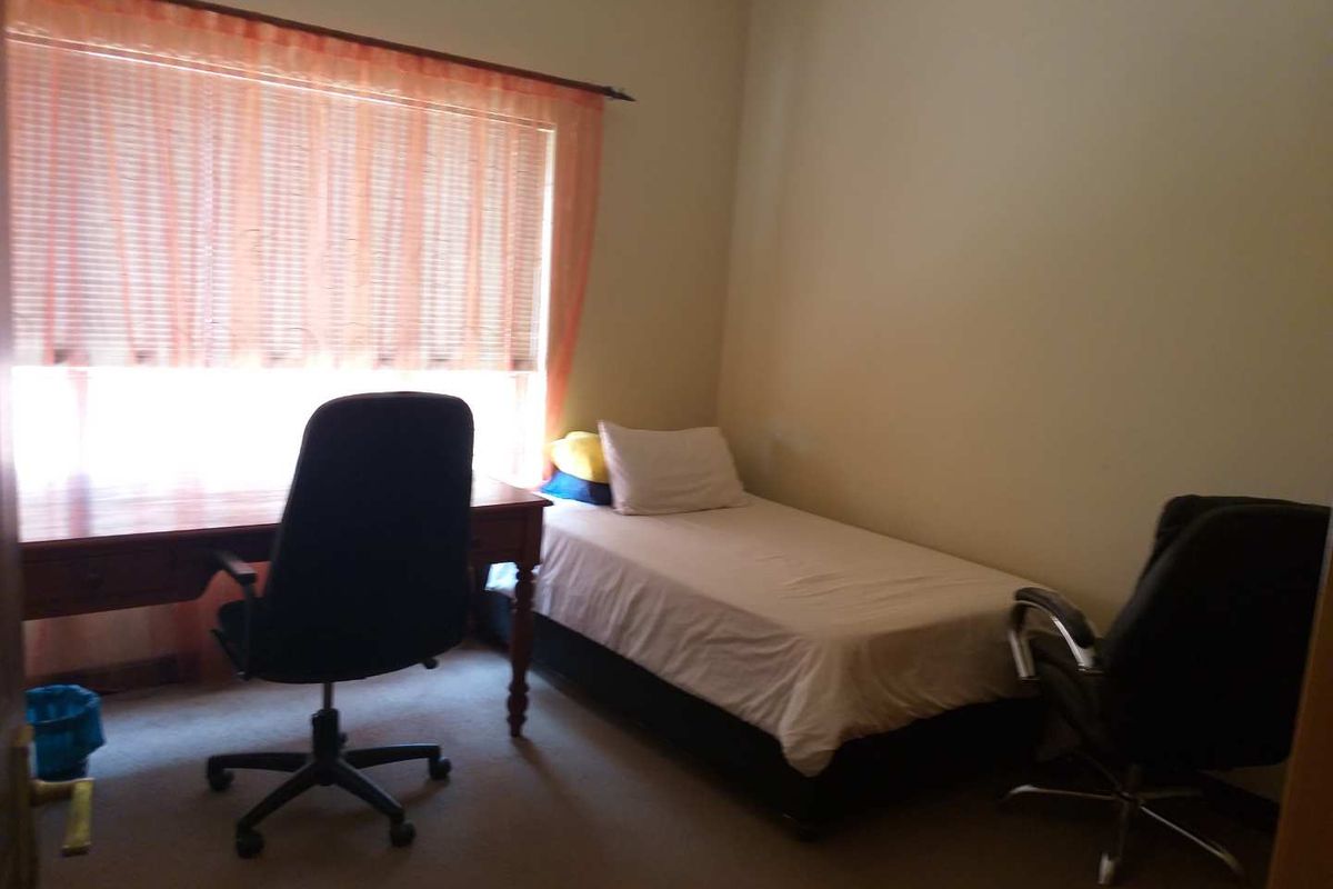 BACK ON MARKET - - Photo 3