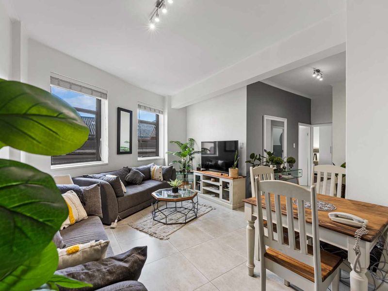 Fully Furnished, Fully Functional, Fully Lettable - Photo 3