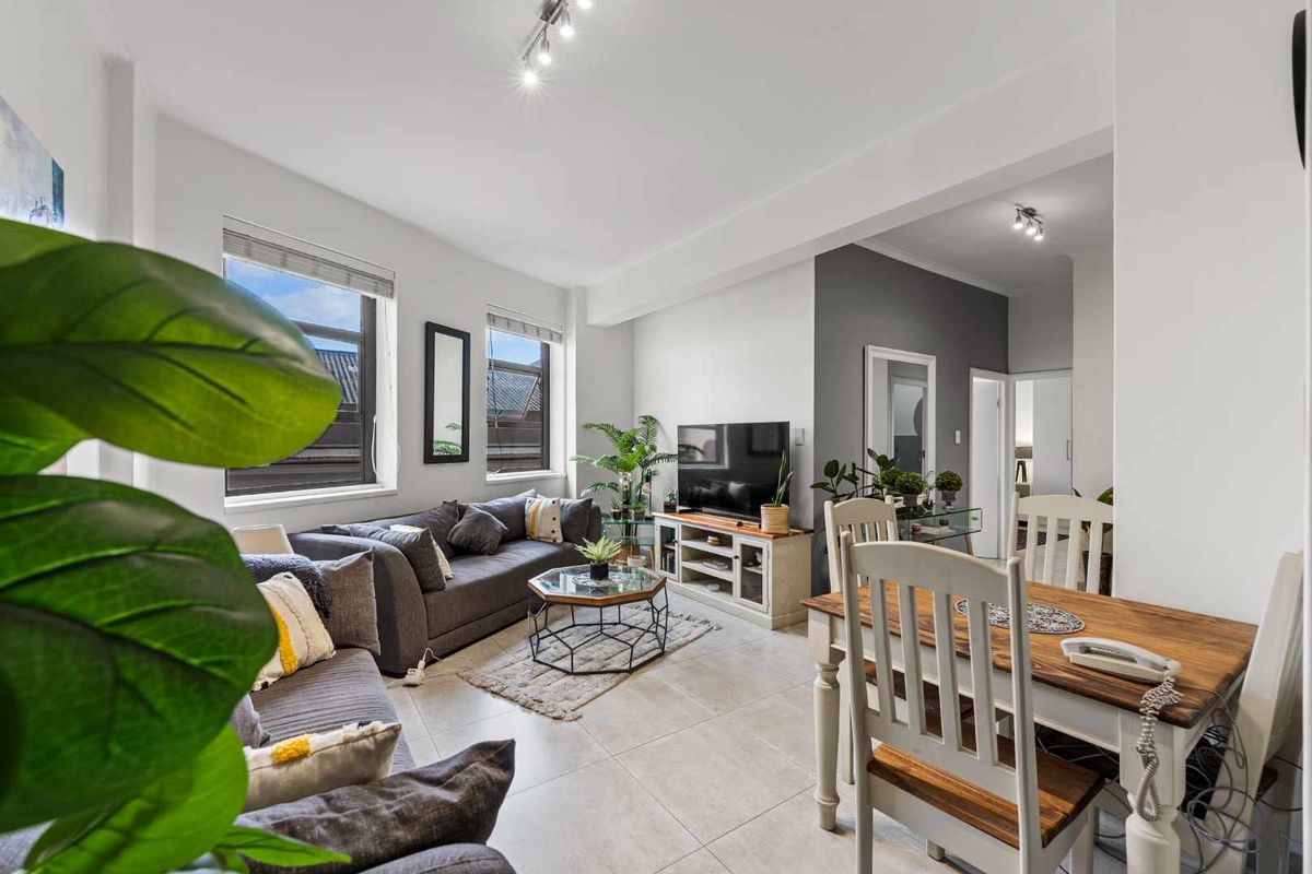 Fully Furnished, Fully Functional, Fully Lettable - Photo 3