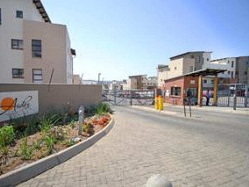 Lovely 2 Bedroom unit on 1st floor - Photo 10