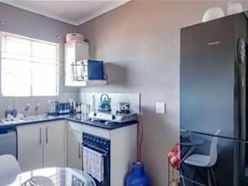 This lovely unit is ready for a new owner . - Photo 4