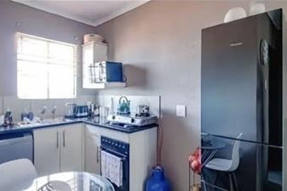 This lovely unit is ready for a new owner . - Photo 4