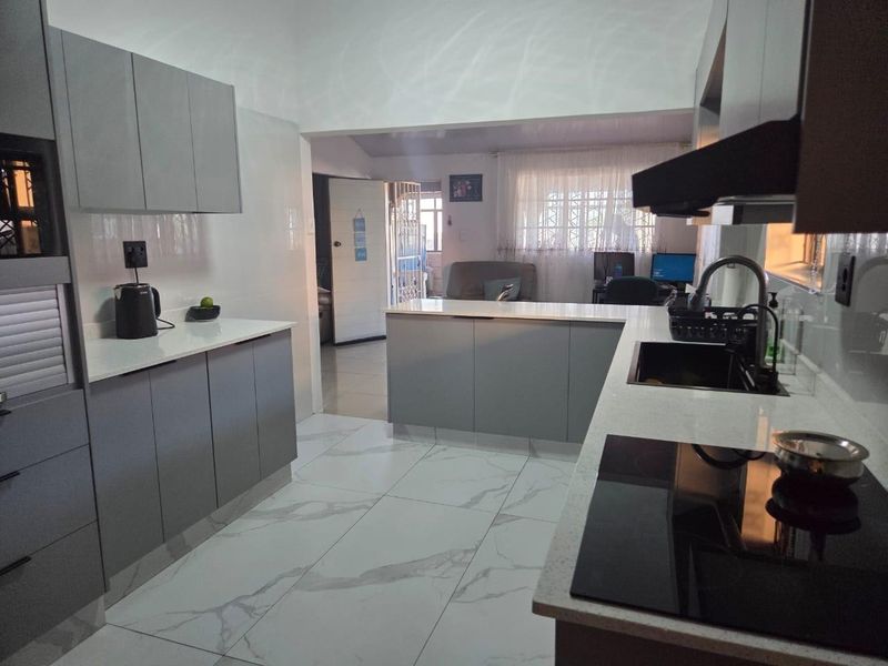 Comfy 4-Bed Home in Shallcross – Perfect for Families! - Photo 7