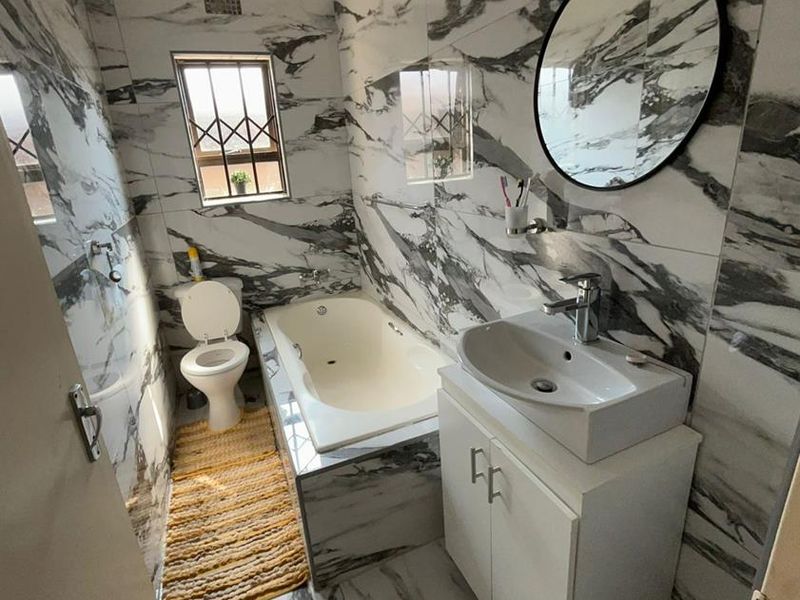 Lovely Home For Sale - Photo 3