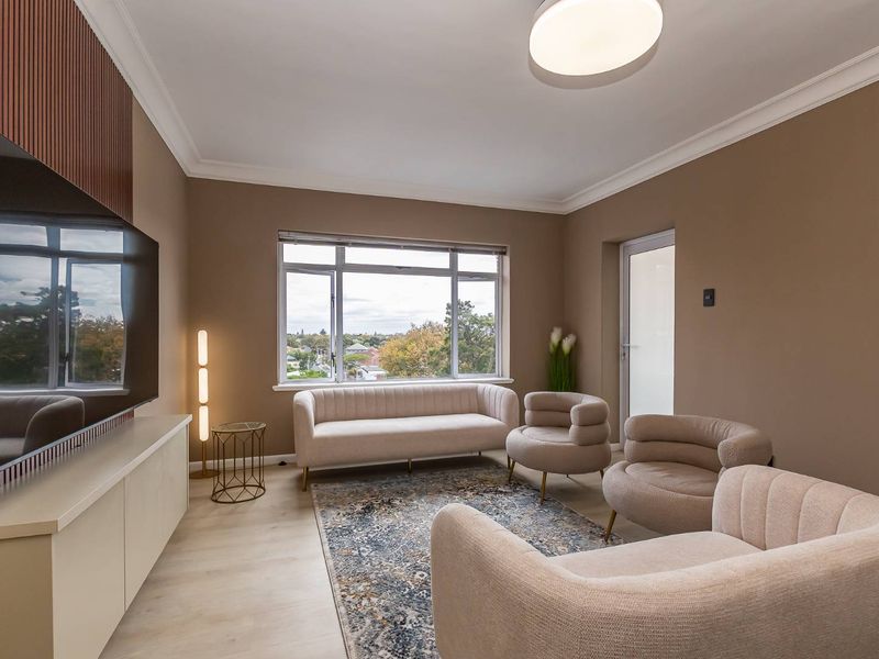 Stunning, newly renovated north-facing apartment offering modern luxury and exceptional natural light - Photo 2